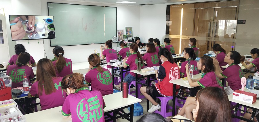 學(xué)美甲好嗎？工資高不高？