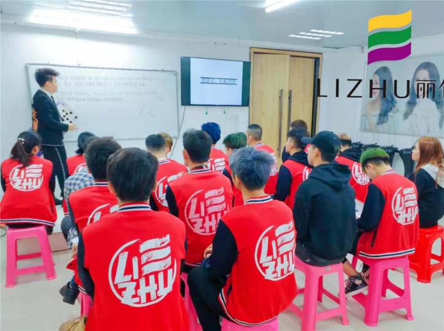 南寧麗竹美發(fā)課堂：當(dāng)你們享受的時(shí)候，別人在奔跑