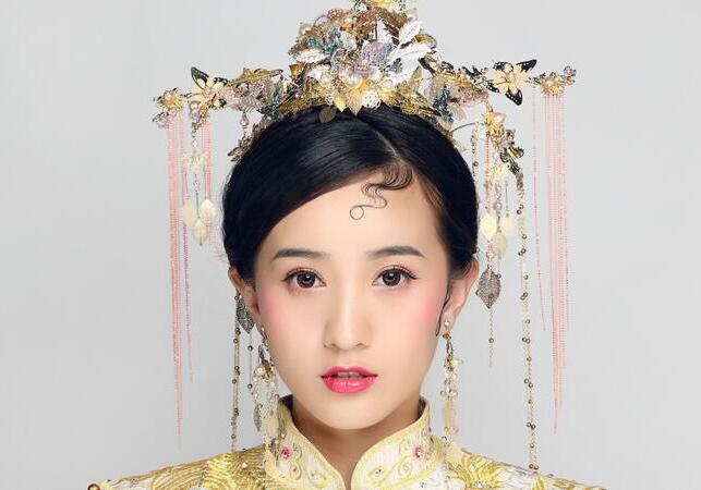 麗竹彩妝作品 | 略施粉黛， 一抹朱唇紅艷