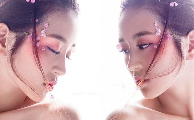 桃花妝容要點(diǎn)小教學(xué)，南寧有實(shí)力的學(xué)校示范給你看