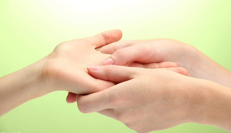 南寧美容學(xué)校：美容院常見(jiàn)的手部按摩手法