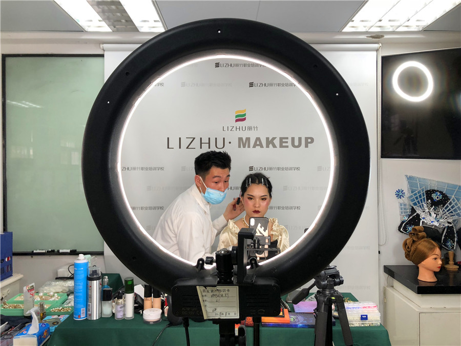 麗竹化妝課程抖音直播教學，大獲歡迎