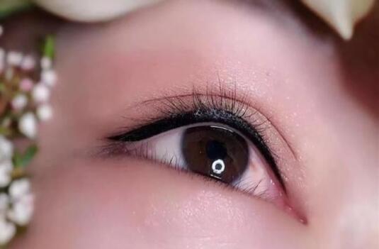 南寧紋繡學(xué)校：操作美瞳線時(shí)的6大知識點(diǎn)