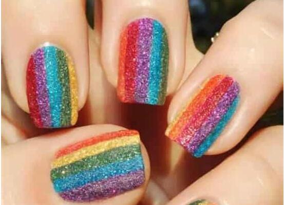 南寧美甲學(xué)校：磨砂彩虹美甲教程，將五顏六色存于指上
