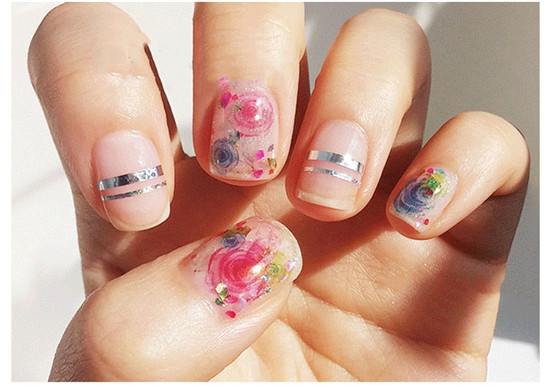 南寧美甲學(xué)校：玫瑰印花美甲教程