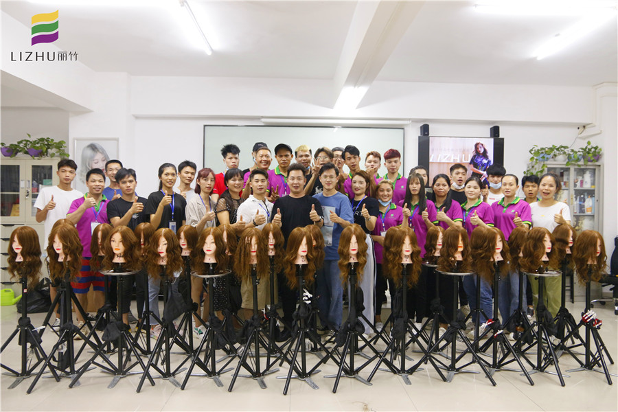 美發(fā)時(shí)尚電棒造型班：我們畢業(yè)啦