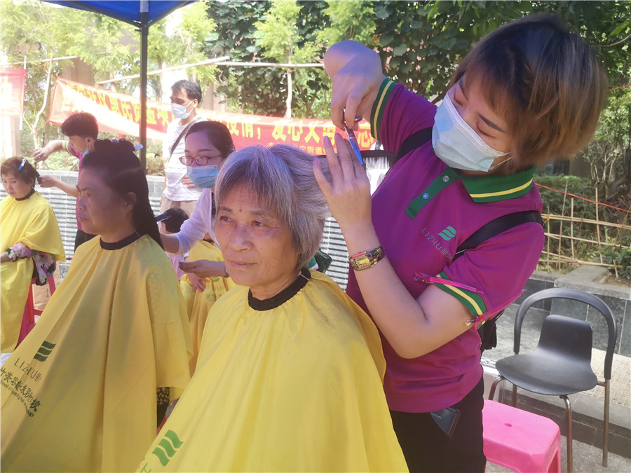 麗竹美發(fā)大篷車一路暢行，實(shí)踐出真知