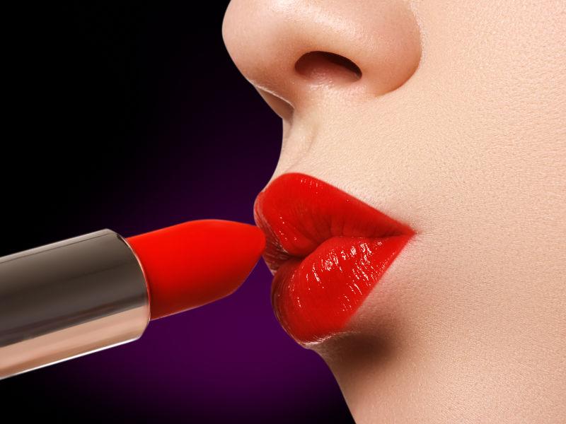 護(hù)膚知識(shí)：長(zhǎng)期涂口紅有哪些危害 