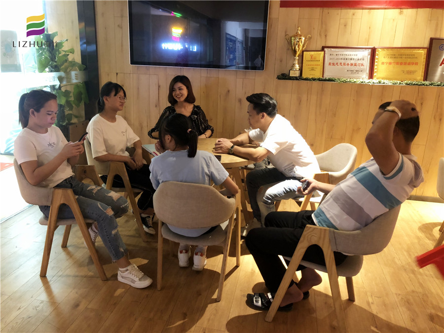 快來學(xué)美容美發(fā)美甲化妝紋繡美睫