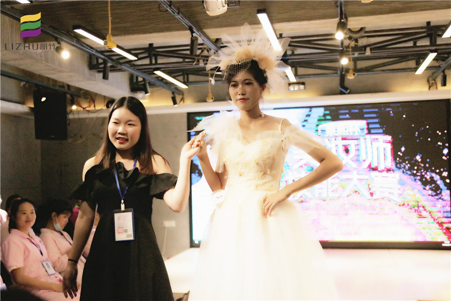 化妝學(xué)員感言：人前女神，人后女神經(jīng)