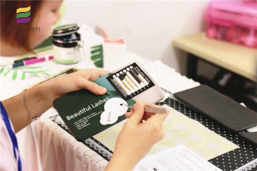 南寧美甲課堂：美睫中的“假睫毛”