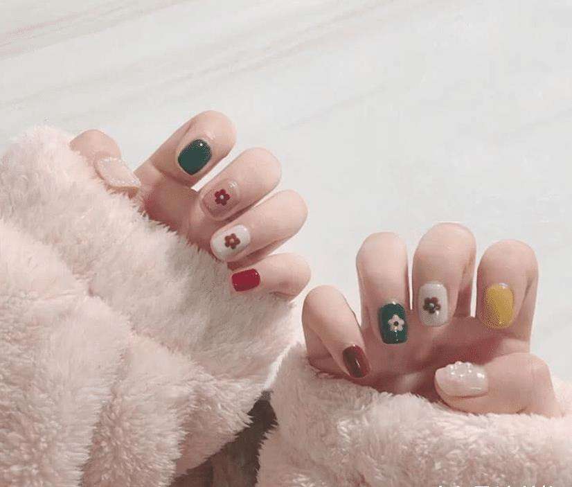 美甲教程：美甲如何才能涂得均勻 