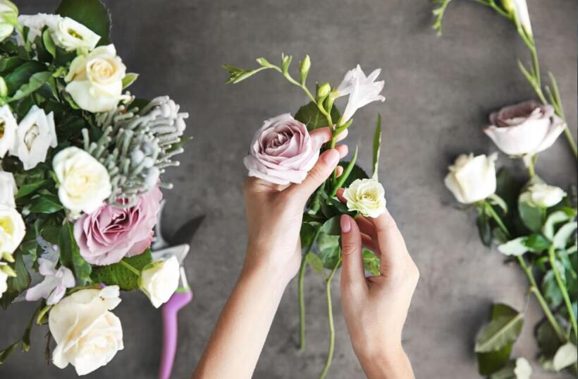 南寧插花學校：不同花瓶的插花技巧