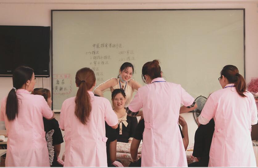 南寧美容學校：中醫(yī)推拿基礎(chǔ)練習