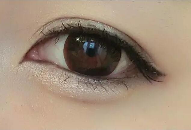 化妝教程：韓國臥蠶妝的詳細(xì)畫法