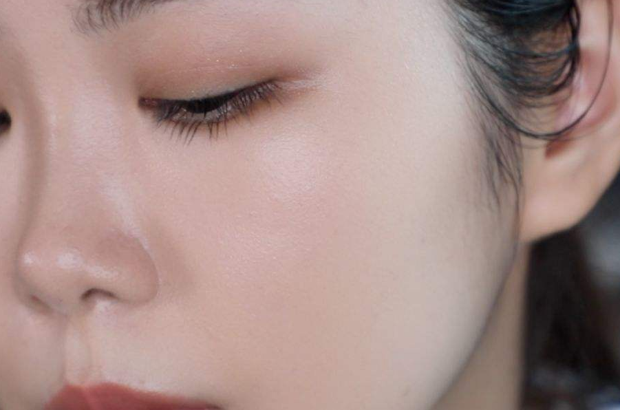 南寧化妝學校：冬天化妝卡粉怎么辦