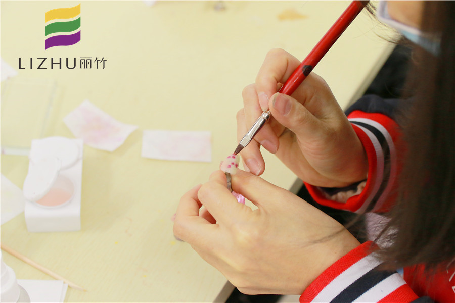 南寧專(zhuān)業(yè)美甲培訓(xùn)學(xué)校課堂分享