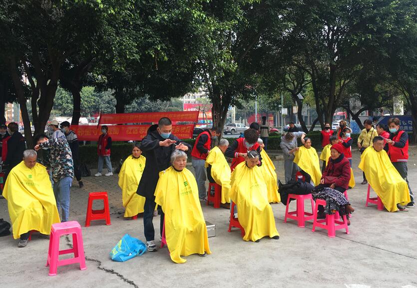 天寒地凍，麗竹義務(wù)理發(fā)暖人心