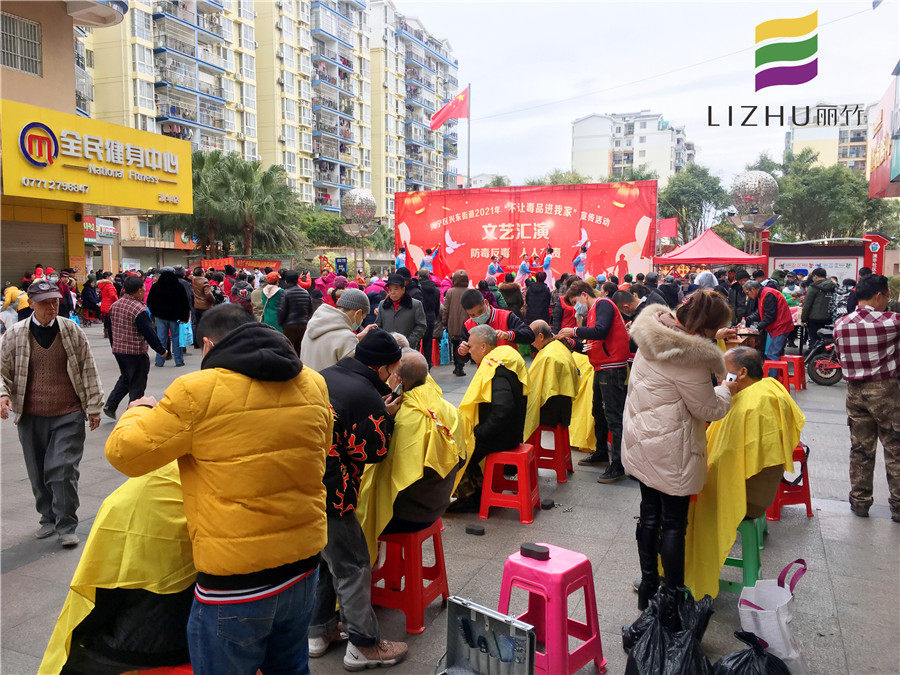 中共麗竹志愿理發(fā)隊來到澳華花園