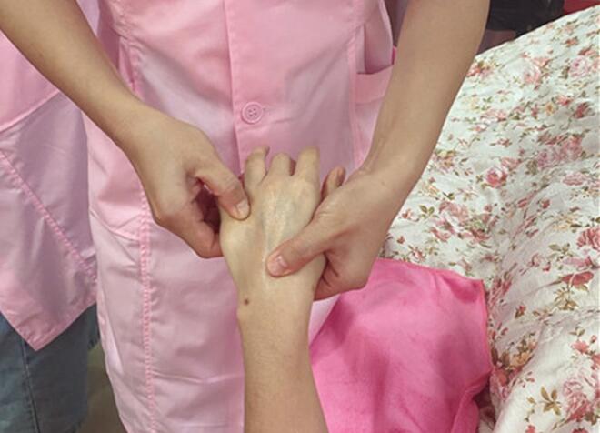 南寧美容培訓(xùn)：美容手部如何護理