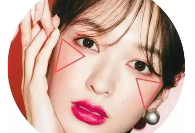 南寧化妝學校：化腮紅顯臉小的技巧