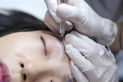 南寧紋繡學校：紋眉顏色搭配法則