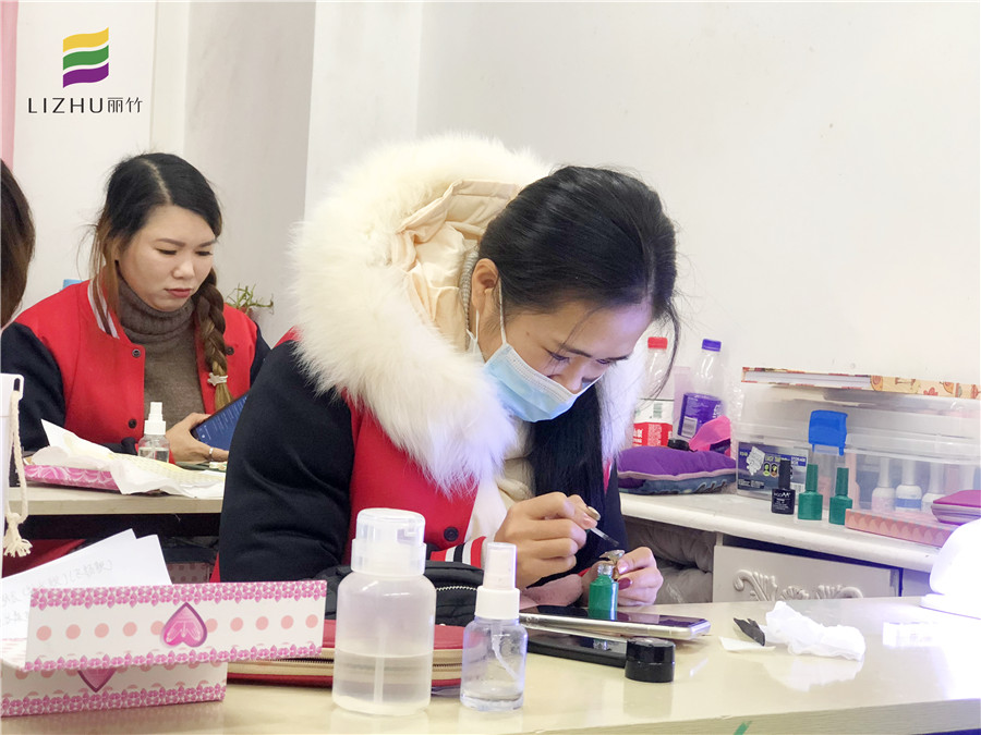 廣西美甲培訓(xùn)哪家好？看看美甲學(xué)員畢業(yè)感言