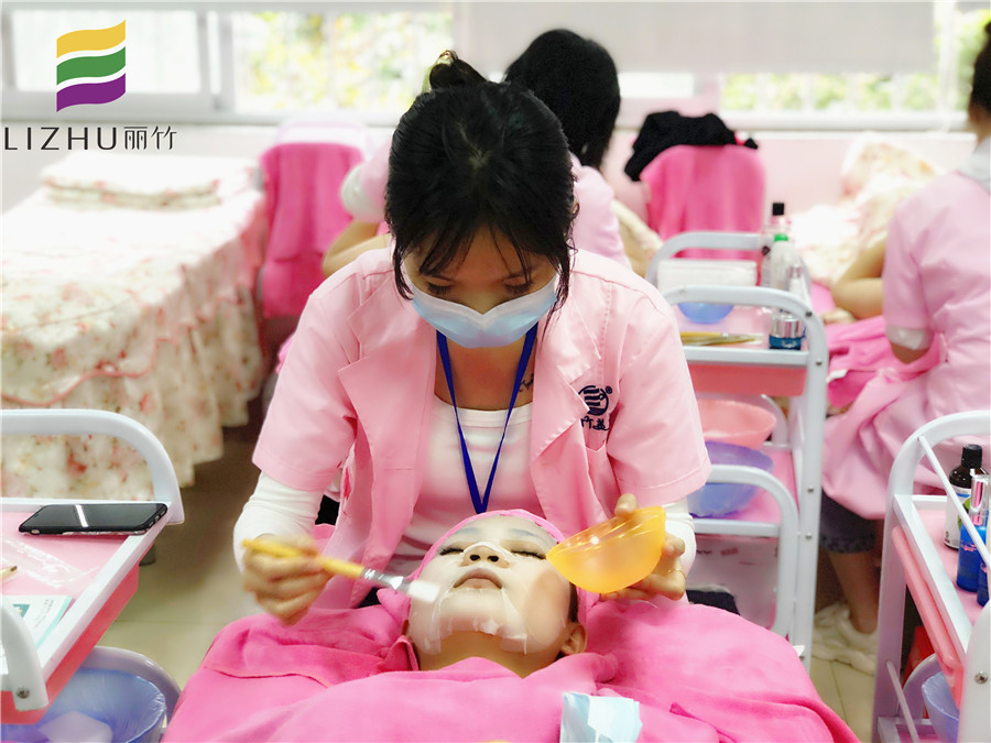 關(guān)注春季補水戰(zhàn)，看看南寧美容哪家教學好