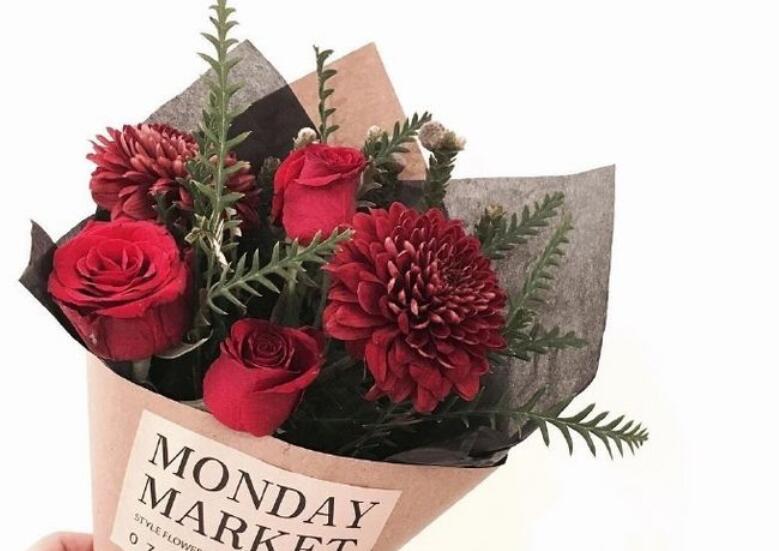 南寧花藝師培訓(xùn)學(xué)校：教你花泥的正確使用方法