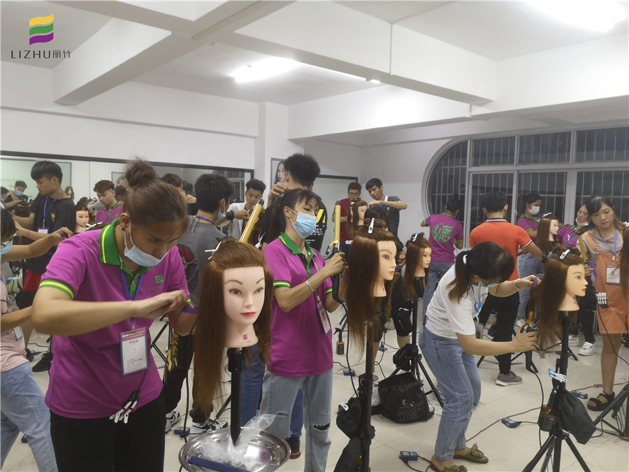 廣西美發(fā)師學(xué)什么？電棒使用技巧了解下