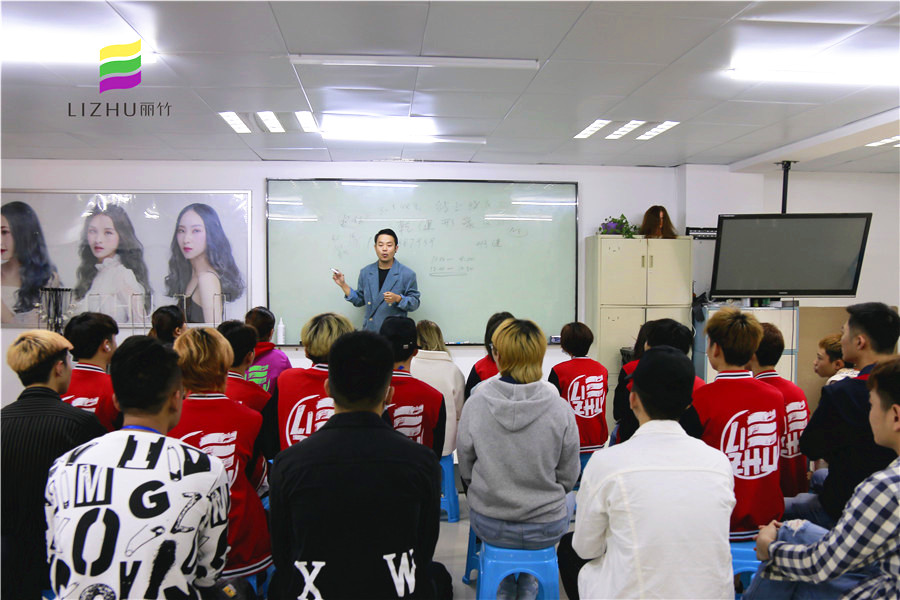 南寧美發(fā)師培訓(xùn)班就業(yè)宣講會：乾健·形象設(shè)計沙龍專場