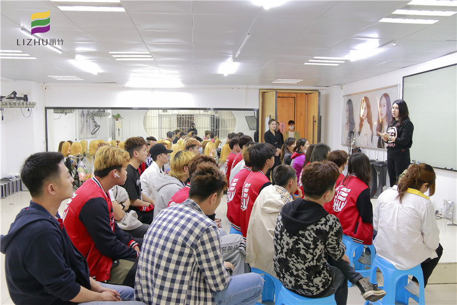 來廣西南寧美發(fā)學(xué)校學(xué)技能，就業(yè)有保障