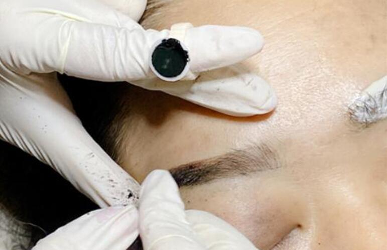 紋繡完成發(fā)現(xiàn)眉型細節(jié)不好怎么辦？廣西紋繡學(xué)校來幫你