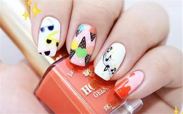 學(xué)習冰淇淋美甲教程，和廣西人氣高的美甲學(xué)校過夏天