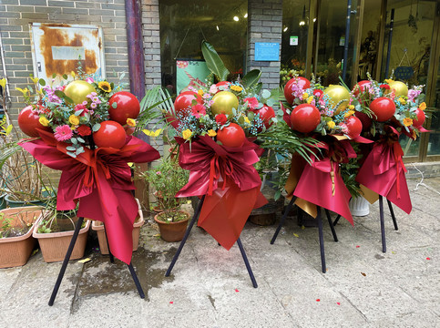 如何制作花籃？南寧插花培訓(xùn)班來(lái)幫你