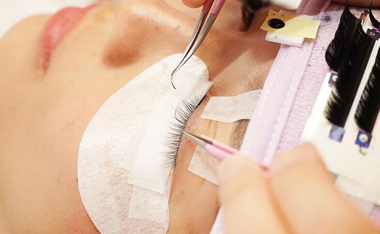 做完美睫為什么要補(bǔ)眉毛？去南寧美睫學(xué)校聽(tīng)聽(tīng)課