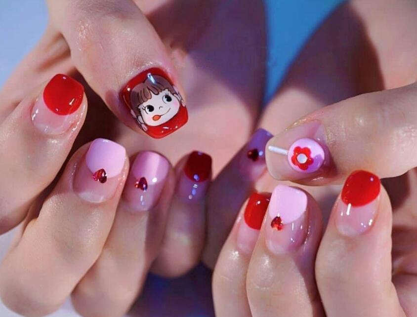 想要美甲鑲鉆貼的牢？跟著南寧專業(yè)美甲學(xué)校學(xué)就對了