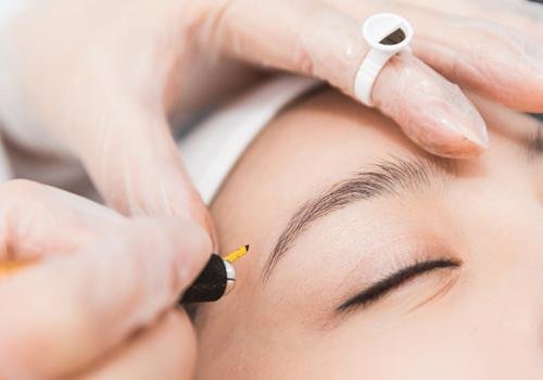 廣西紋繡學(xué)校全員討論：紋繡過后為什么會掉色？