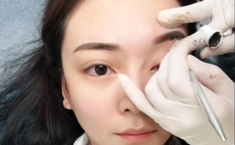 廣西紋繡培訓(xùn)：紋眉可以保持多長時間？