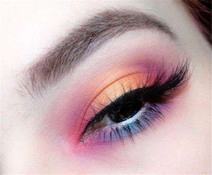 初學者眼影畫法教程，南寧化妝培訓班教你
