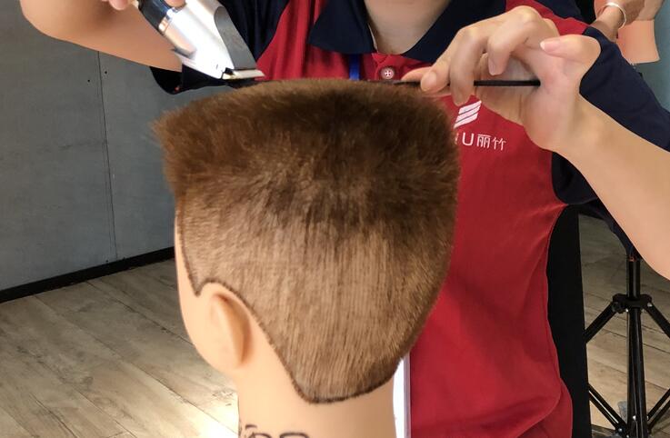 想學(xué)平頭修剪技巧？來廣西美發(fā)學(xué)校就對了