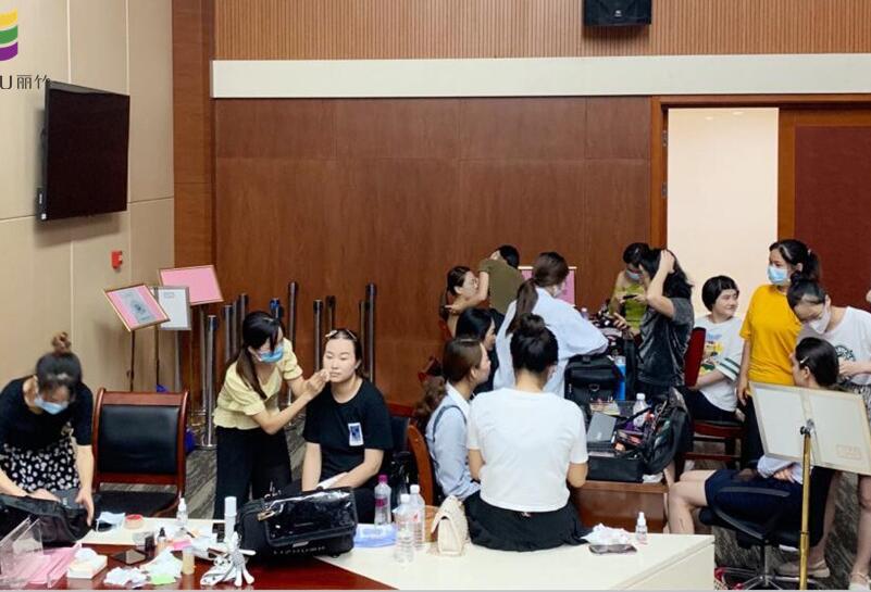 南寧化妝外出實(shí)踐，提升學(xué)員動(dòng)手能力