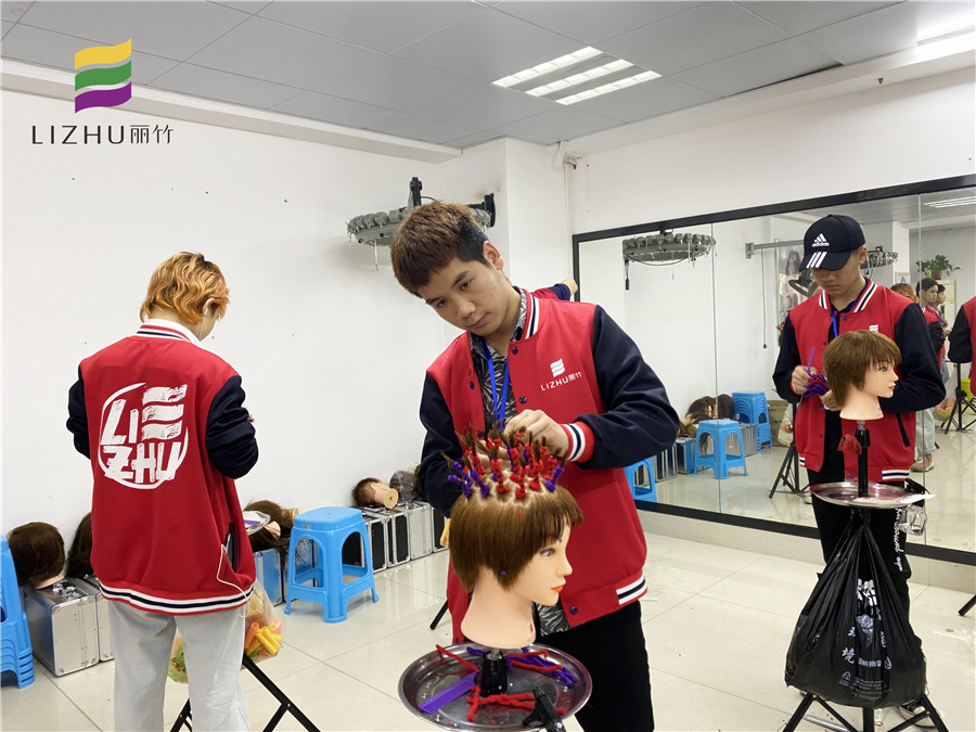 南寧美發(fā)課程：煙花燙關鍵操作技巧