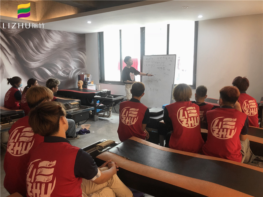 找工作？來廣西南寧美發(fā)學(xué)校就業(yè)宣講會看看