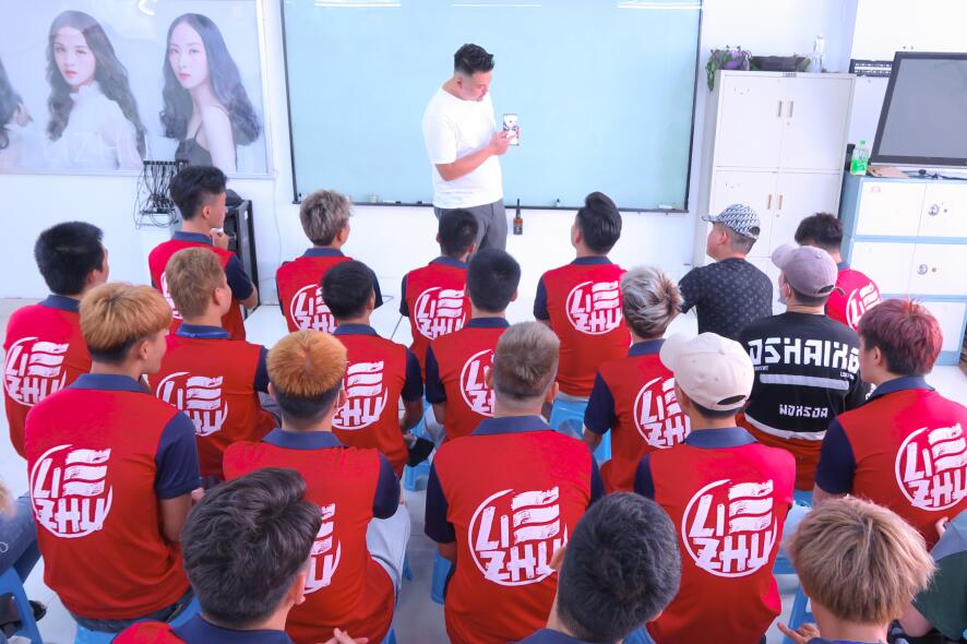 南寧學(xué)美發(fā)有前途嗎？選對(duì)美發(fā)培訓(xùn)學(xué)校很重要