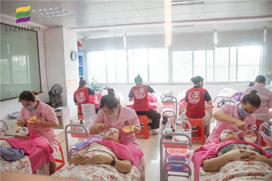 想知道美容如何拓客？快來(lái)廣西美容課堂看看