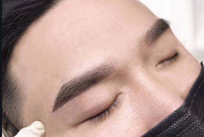 男士紋眉如何設(shè)計？快和廣西紋繡班學習
