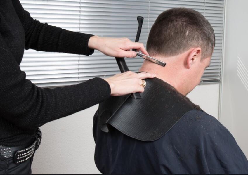 剃刀使用方法，廣西美發(fā)學校培訓內(nèi)容