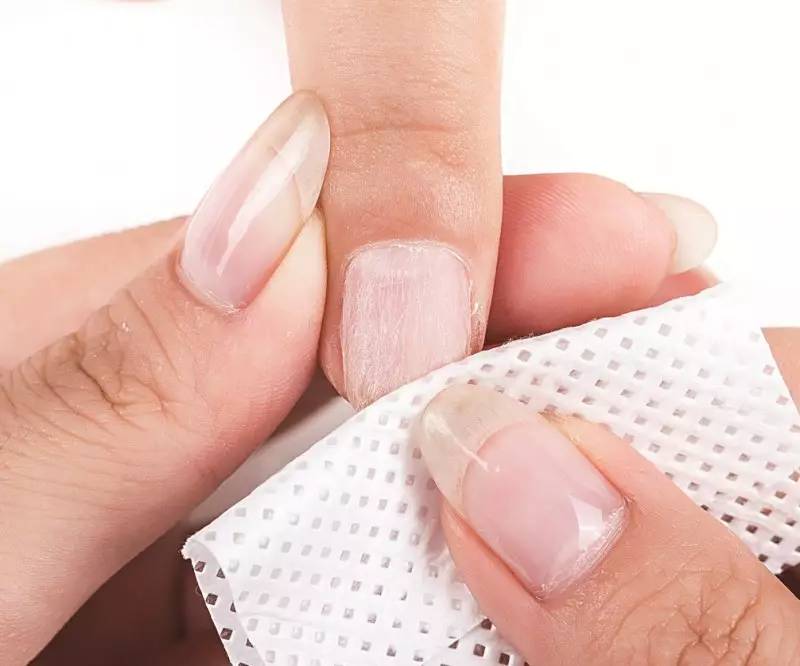 專業(yè)美甲護(hù)理技巧，詮釋廣西排名前十美甲學(xué)校的魅力