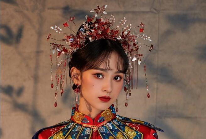 中式新娘造型，用實(shí)力證明南寧學(xué)化妝哪家好